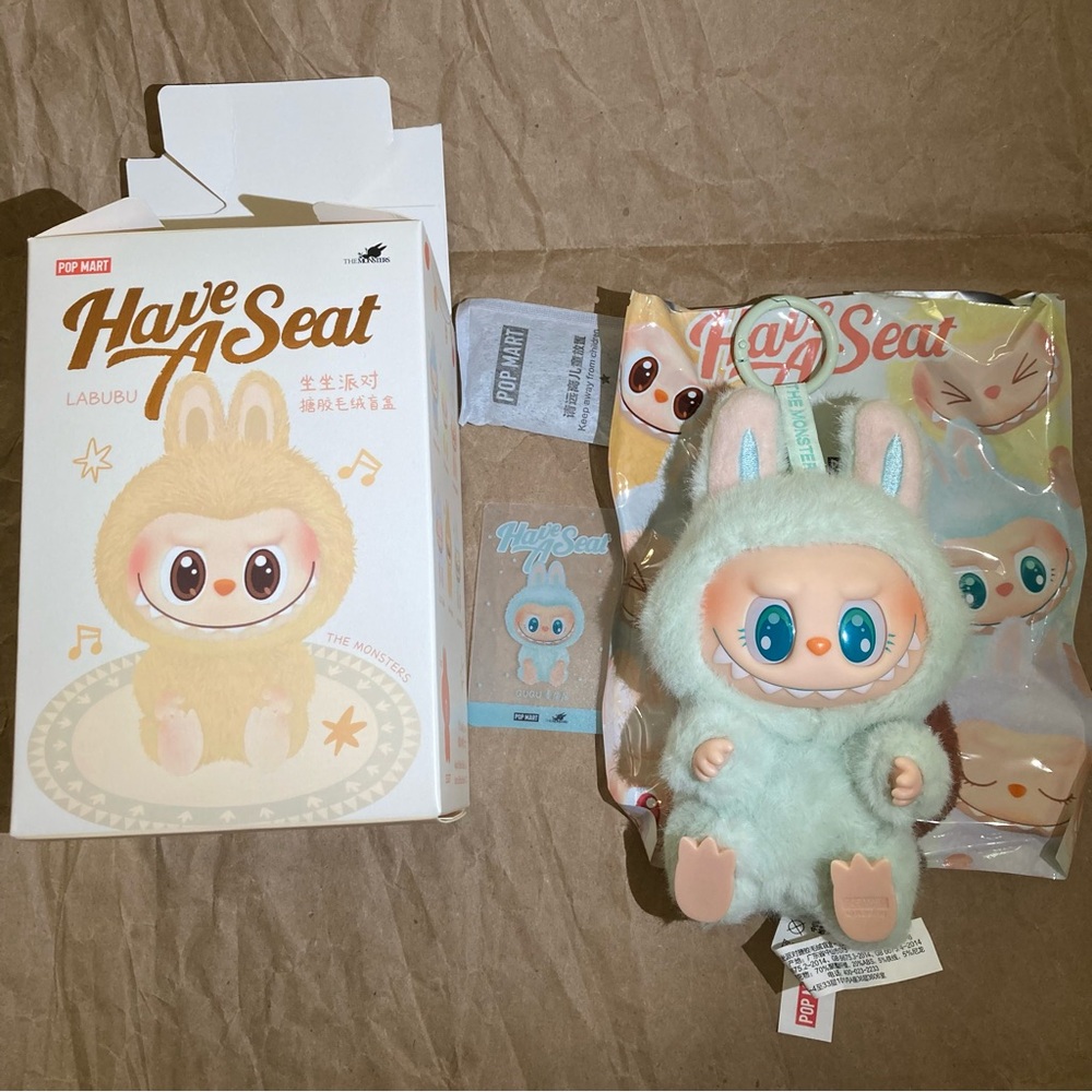 Pop Mart The Monsters LABUBU Have A Seat  (ququ)